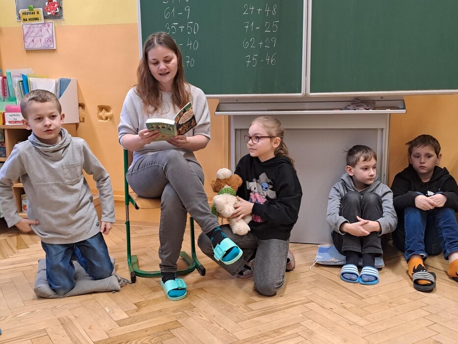 Rodiče čtou dětem 2026